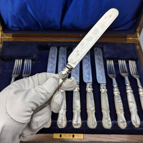 1890年頃 英国アンティーク 白蝶貝ハンドル デザートカトラリー5.5ペアセット 木箱入り